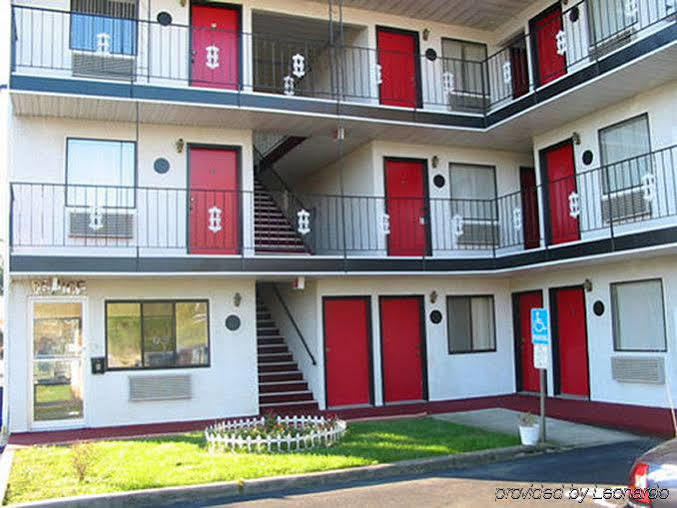 Red Carpet Inn Williamstown Exterior photo